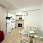 Hostdomus - Lizzie's House Apartament *
